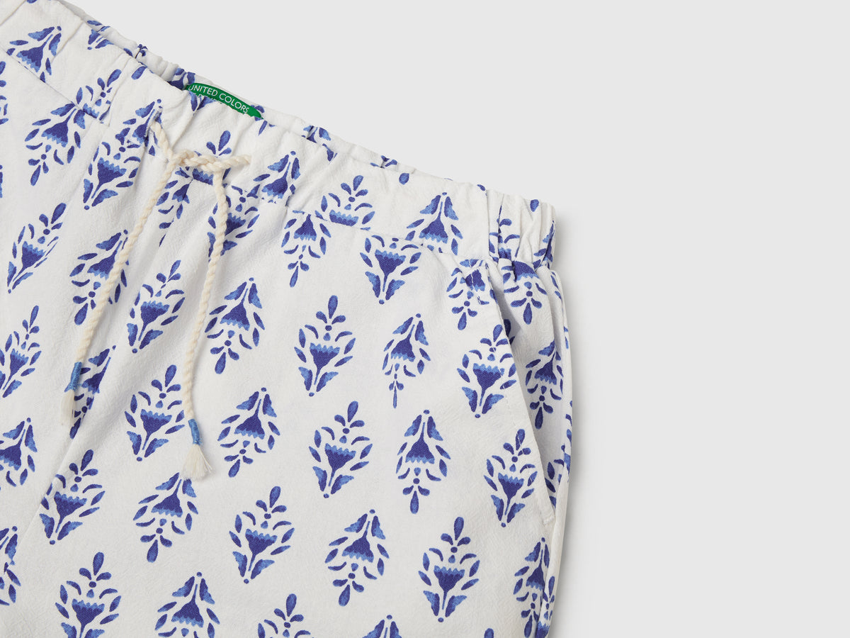 Pantaloni fantasia con gamba ampia