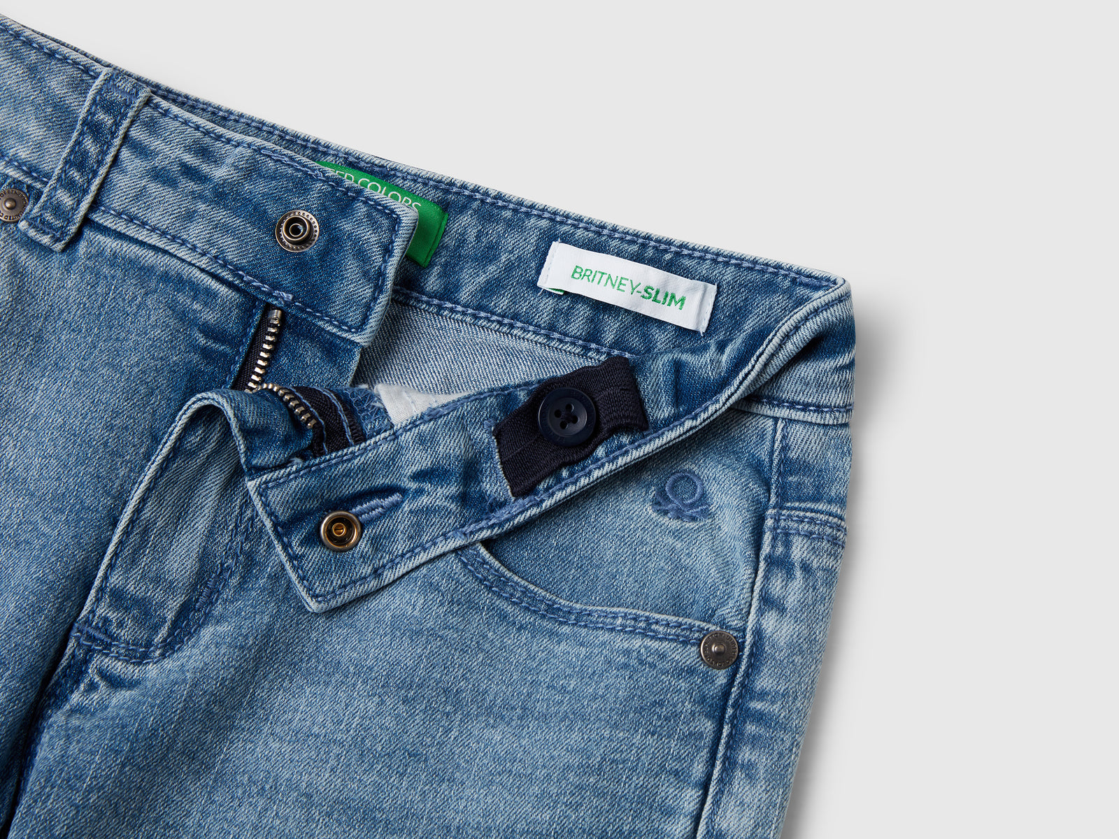 Jeans slim fit da bambina azzurro 3 | Benetton Outlet