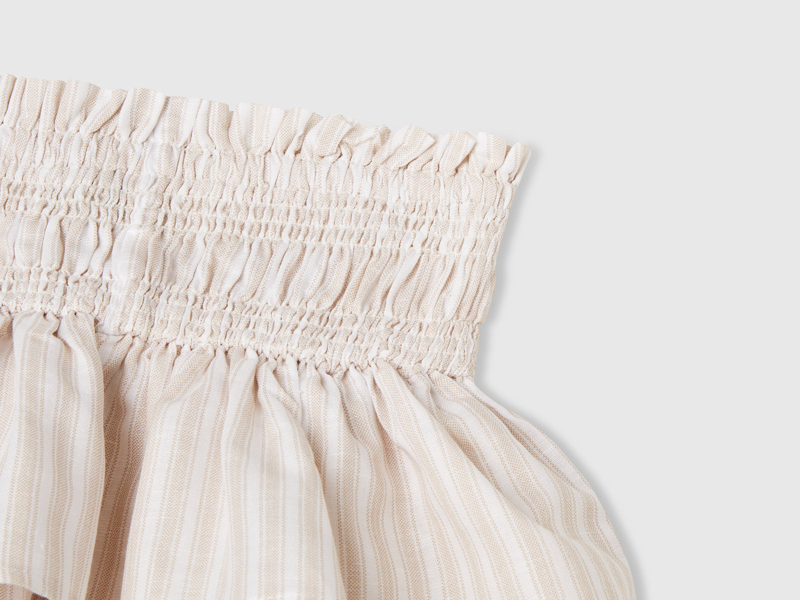 Gonna a righe con balze da bambina beige 3 | Benetton Outlet