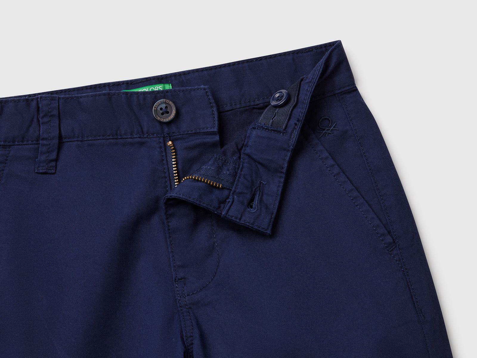 Chino slim fit in cotone stretch da bambino blu scuro 3 | Benetton Outlet