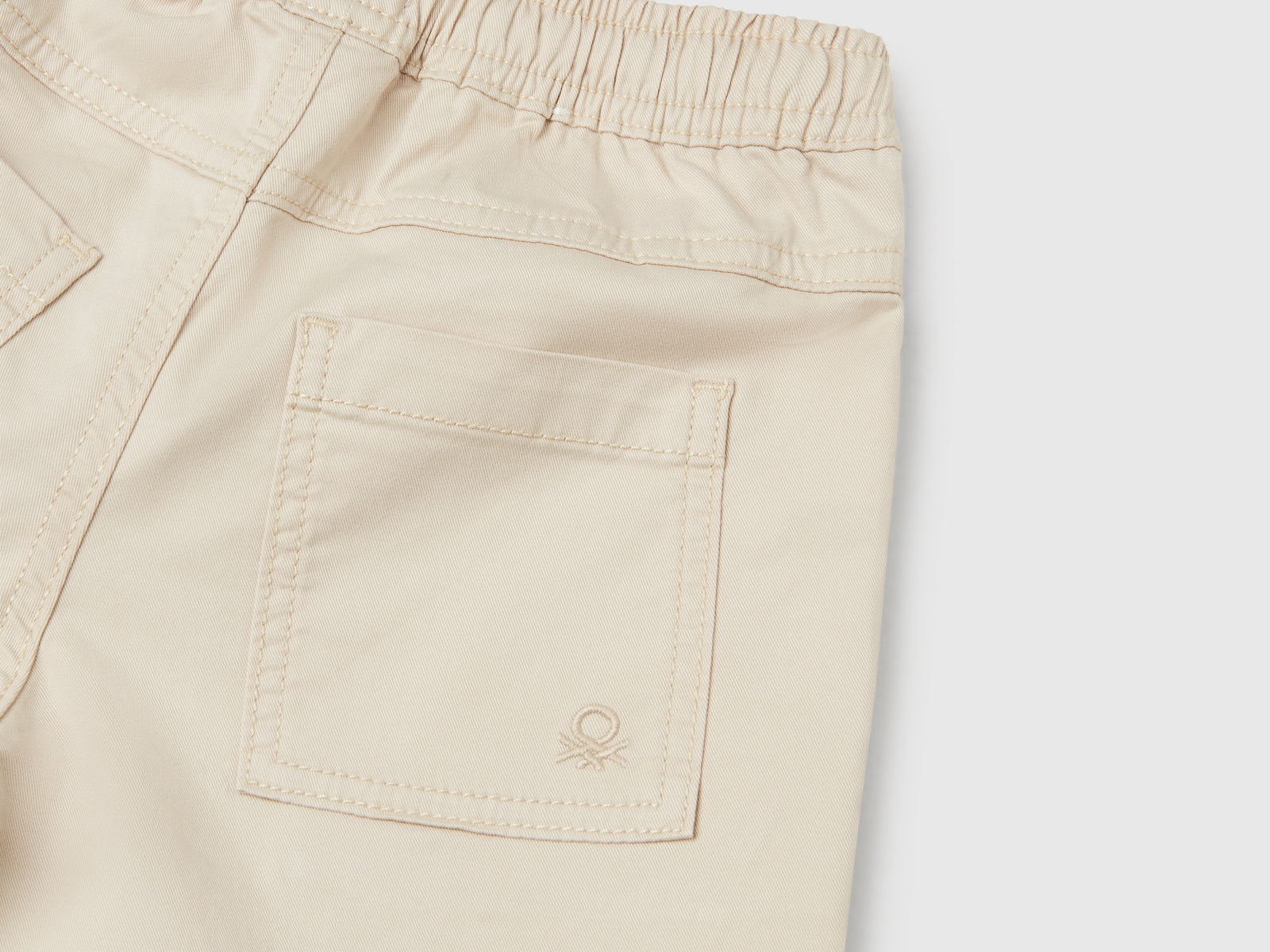Joggers in cotone stretch con coulisse da bimbo beige 3 | Benetton Outlet