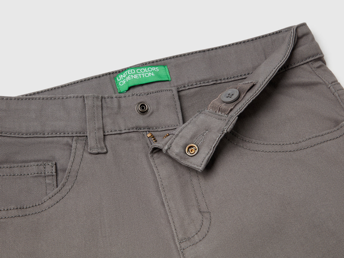 Pantaloni slim fit cinque tasche