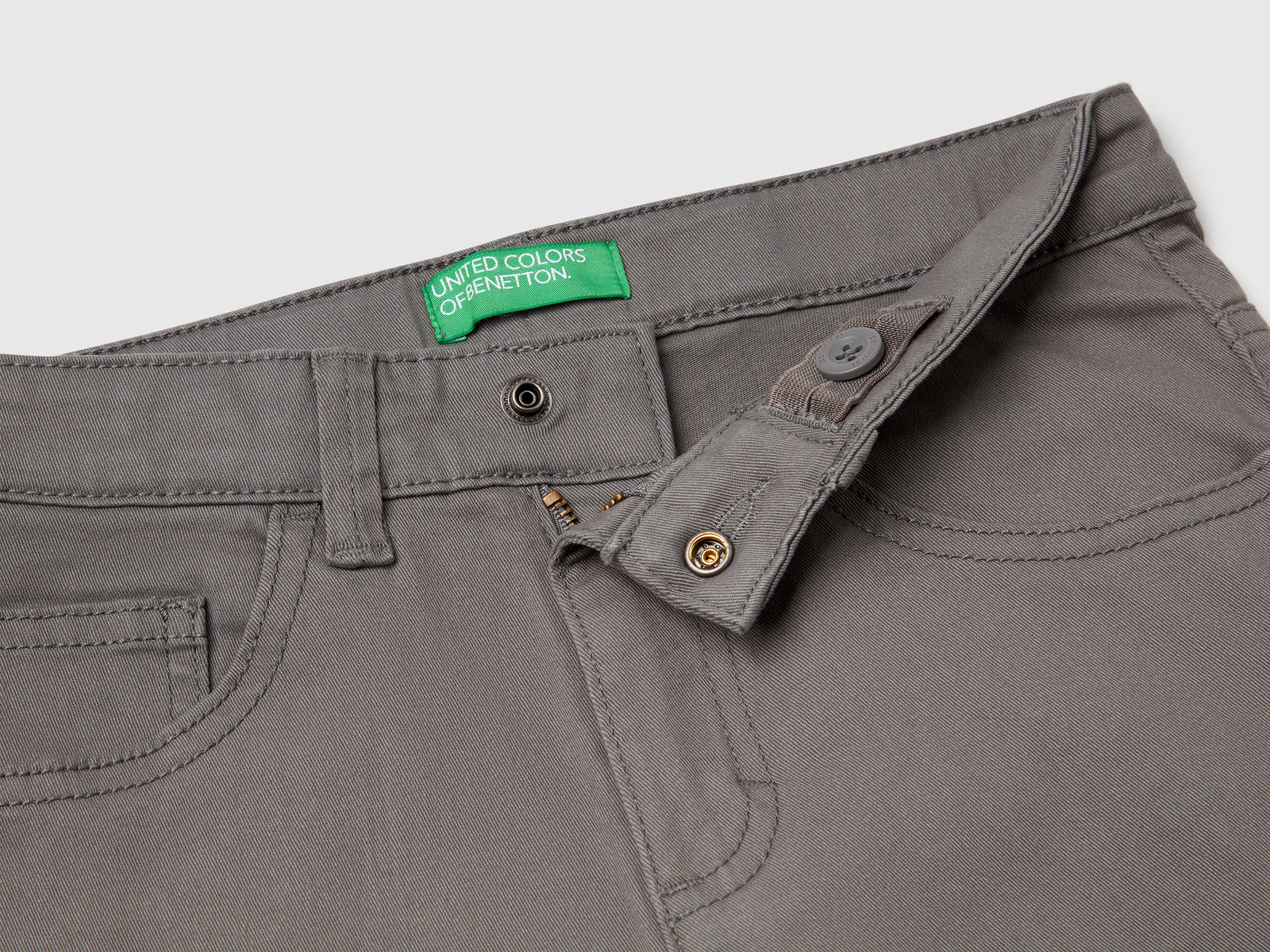 Pantaloni slim fit cinque tasche da bambino grigio scuro 3 | Benetton Outlet