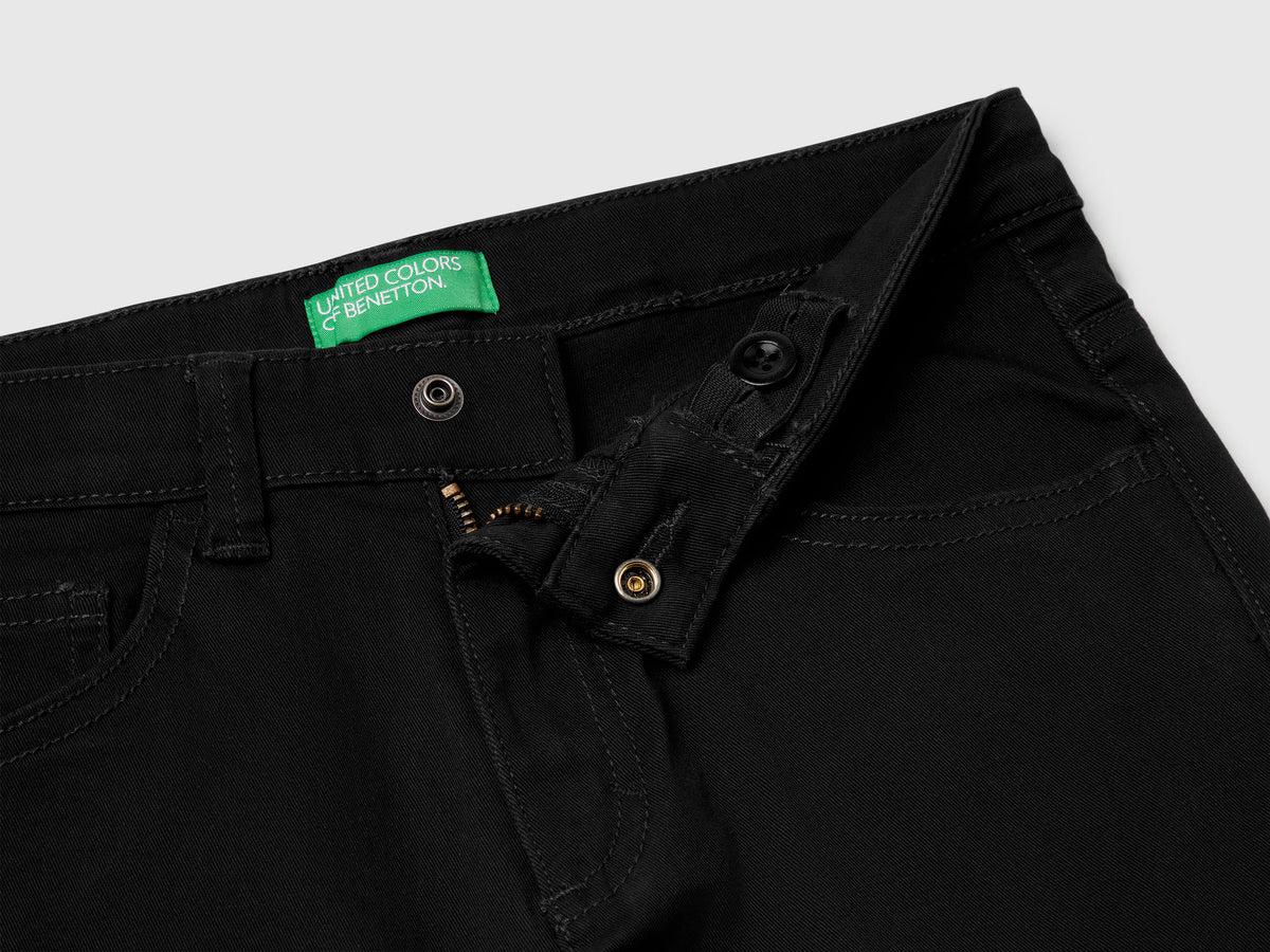 Pantaloni slim fit cinque tasche