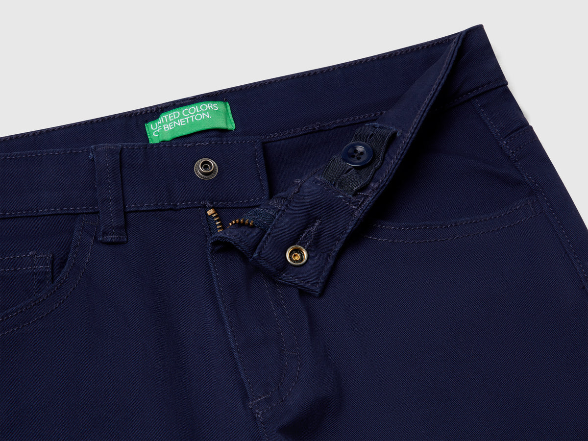 Pantaloni slim fit cinque tasche