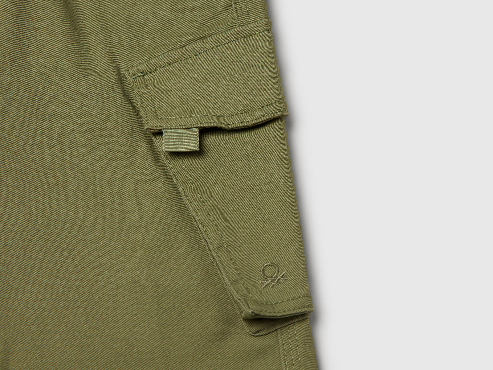 Pantaloni cargo slim fit da bambino verde oliva 3 | Benetton Outlet