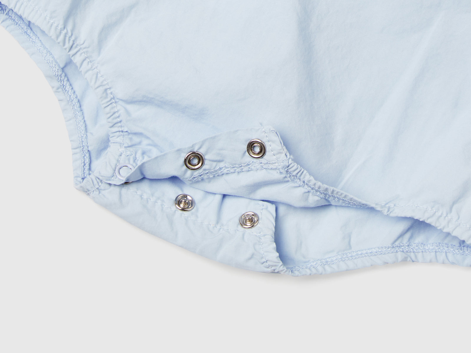 Pagliaccetto salopette in 100% cotone da neonato celeste 4 | Benetton Outlet