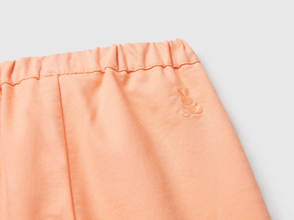 Pantaloni stretch con coulisse