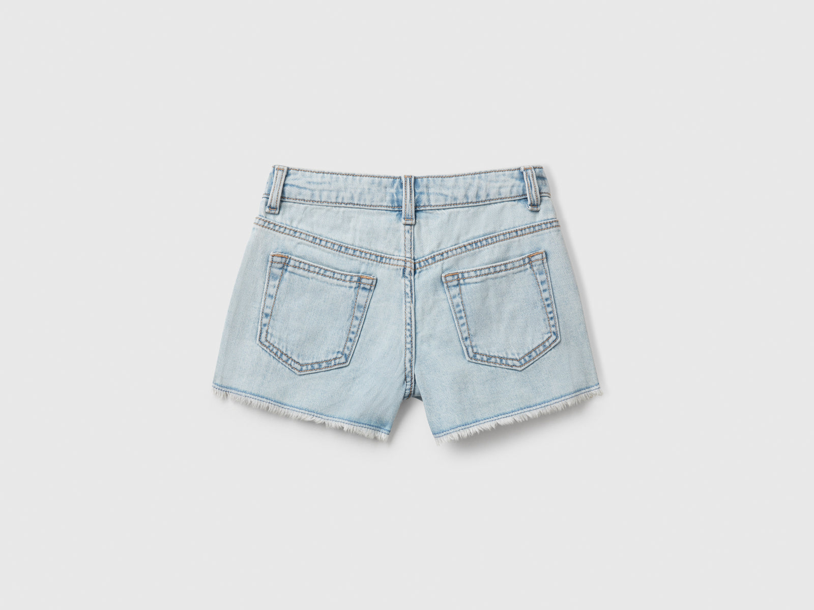 Shorts di jeans con ricami stelle da bambina azzurro 2 | Benetton Outlet