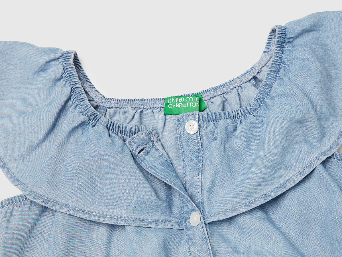 Top in chambray con volant