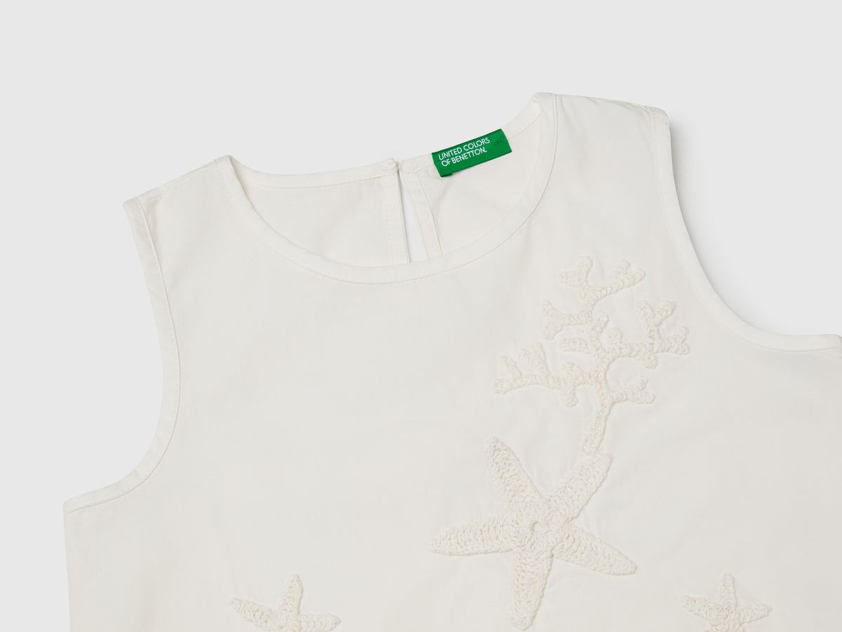 Top con patch crochet