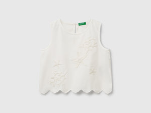 Top con patch crochet