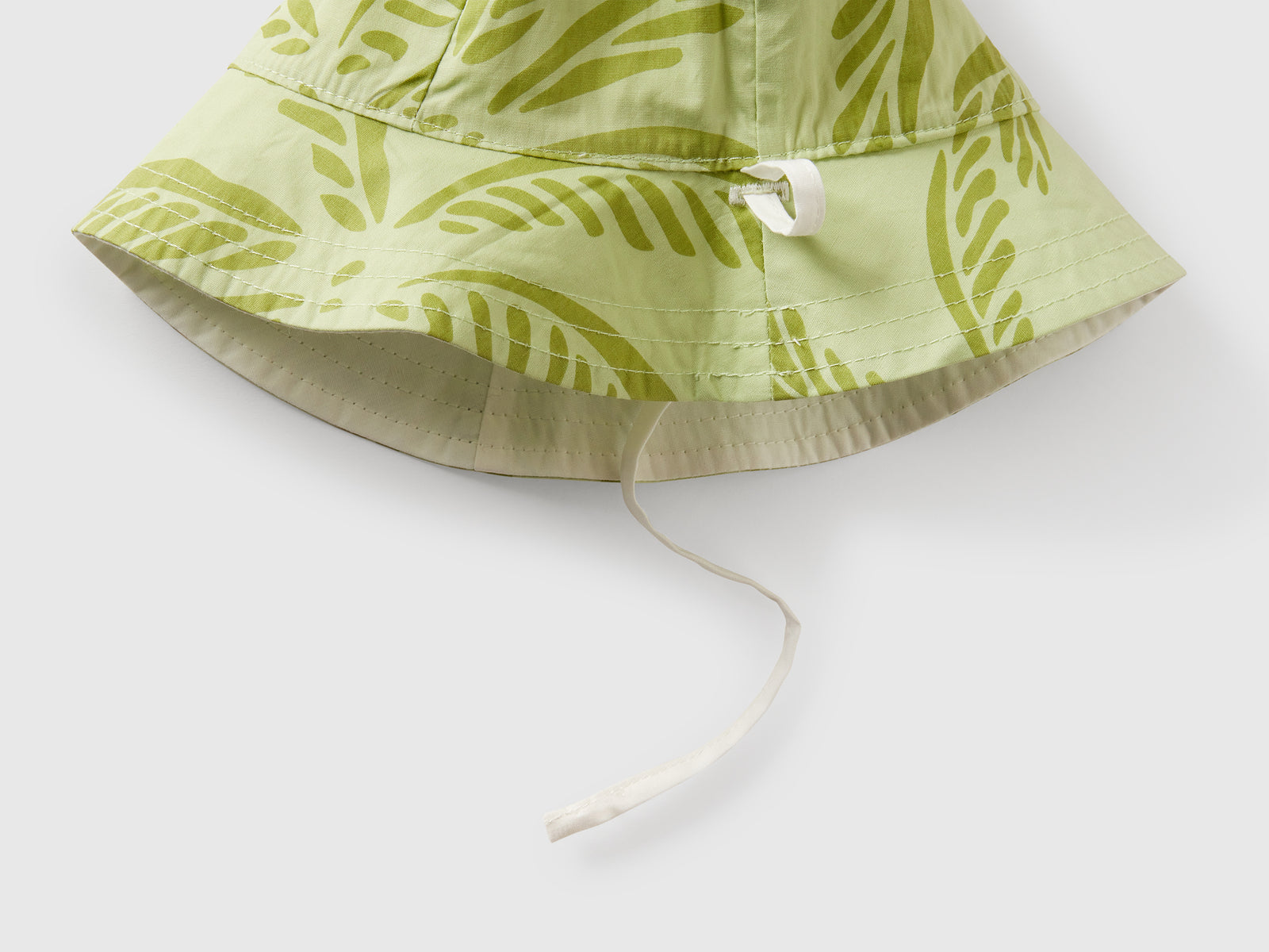Cappello reversibile con stampa tropicale da neonato verde chiaro 3 | Benetton Outlet