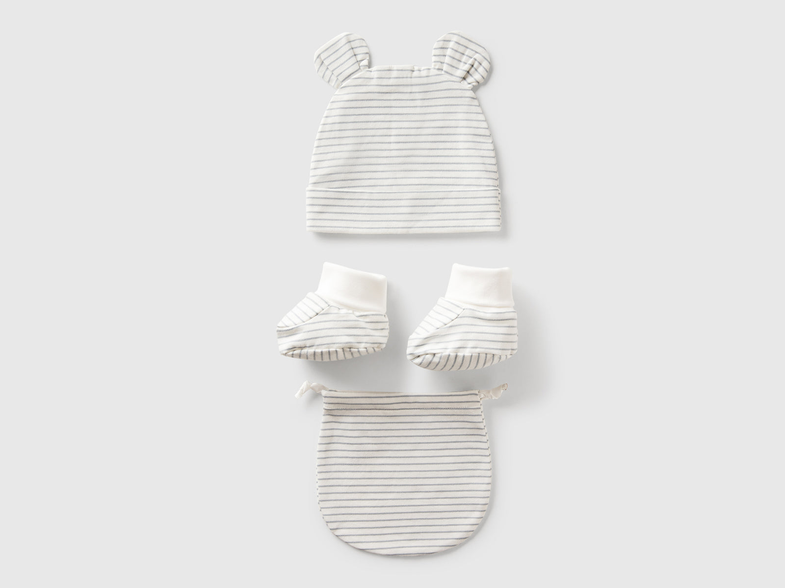 Berretto e babbucce a righe da neonato bianco 2 | Benetton Outlet