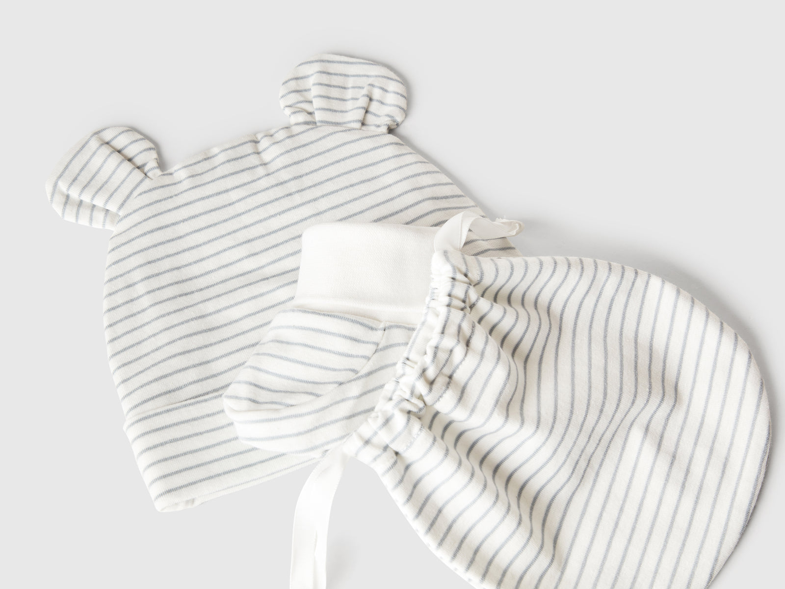 Berretto e babbucce a righe da neonato bianco 3 | Benetton Outlet