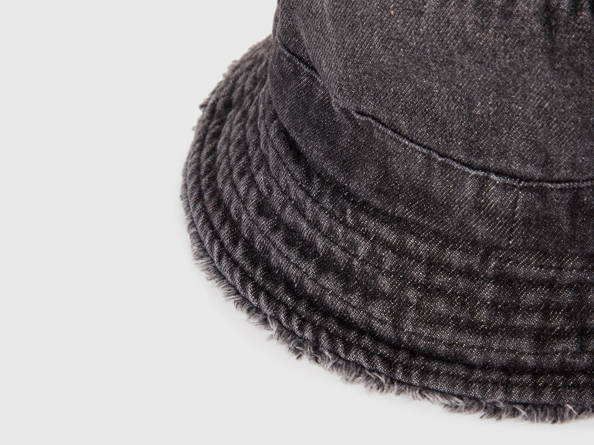 Cappello alla pescatora di jeans