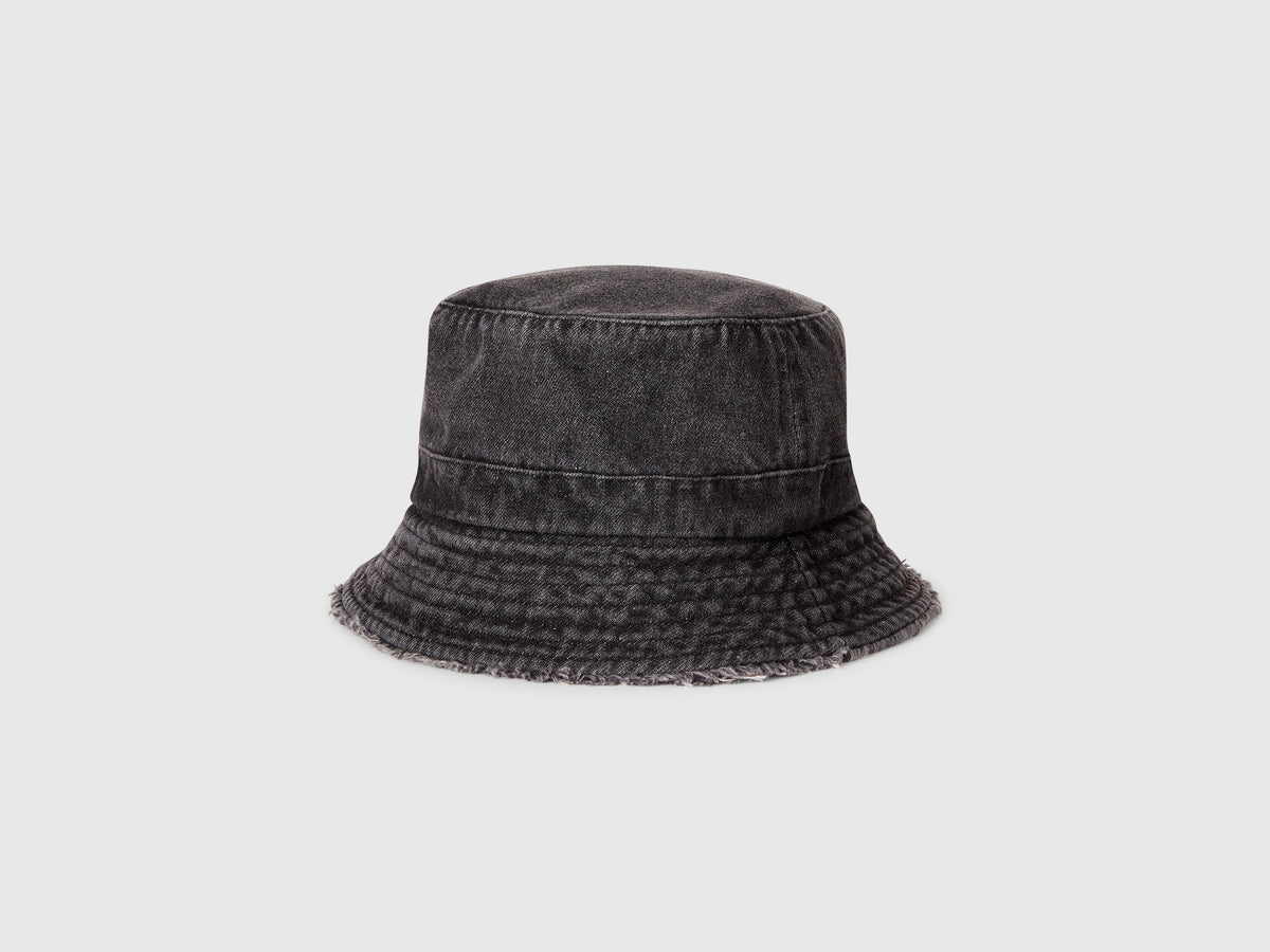 Cappello alla pescatora di jeans
