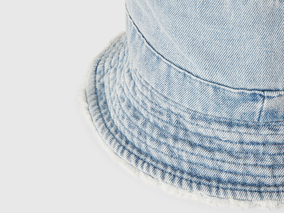 Cappello alla pescatora di jeans