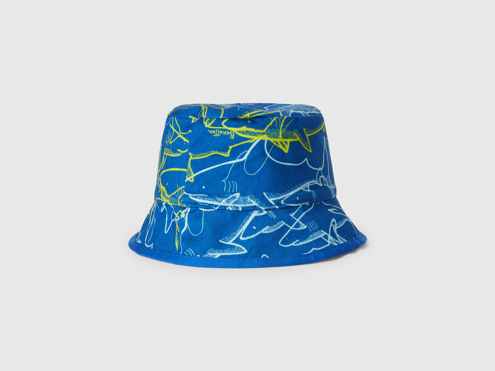 Cappello reversibile con stampa squali da bimbo giallo fluo 2 | Benetton Outlet