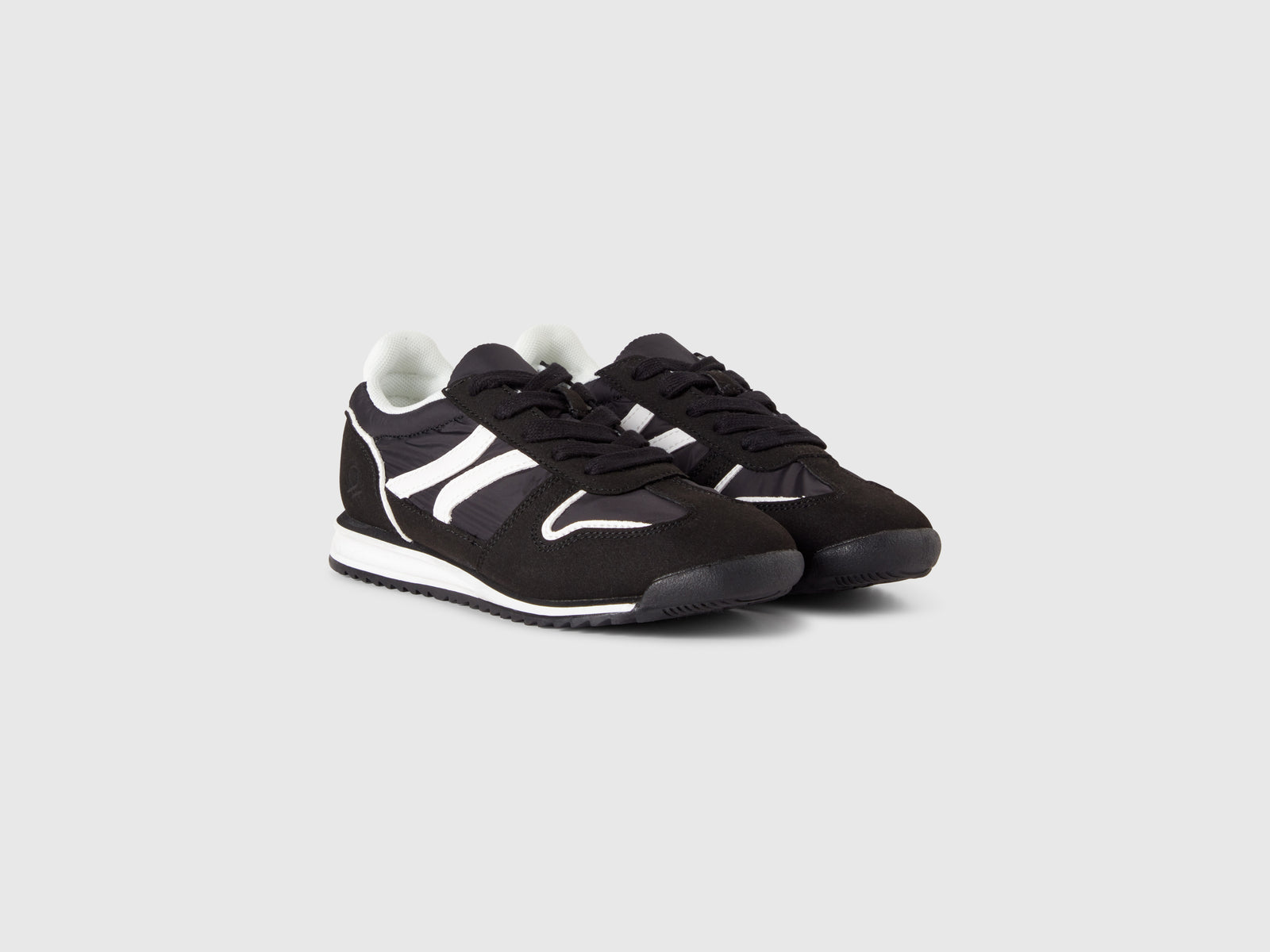 Sneakers in nylon e tessuto scamosciato da bambino nero 3 | Benetton Outlet