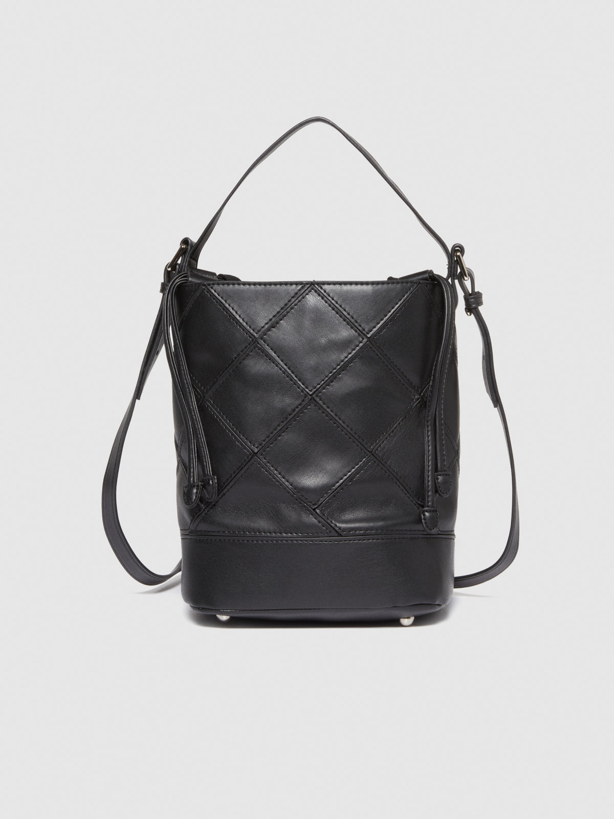 Bolso tipo cubo con efecto tejido