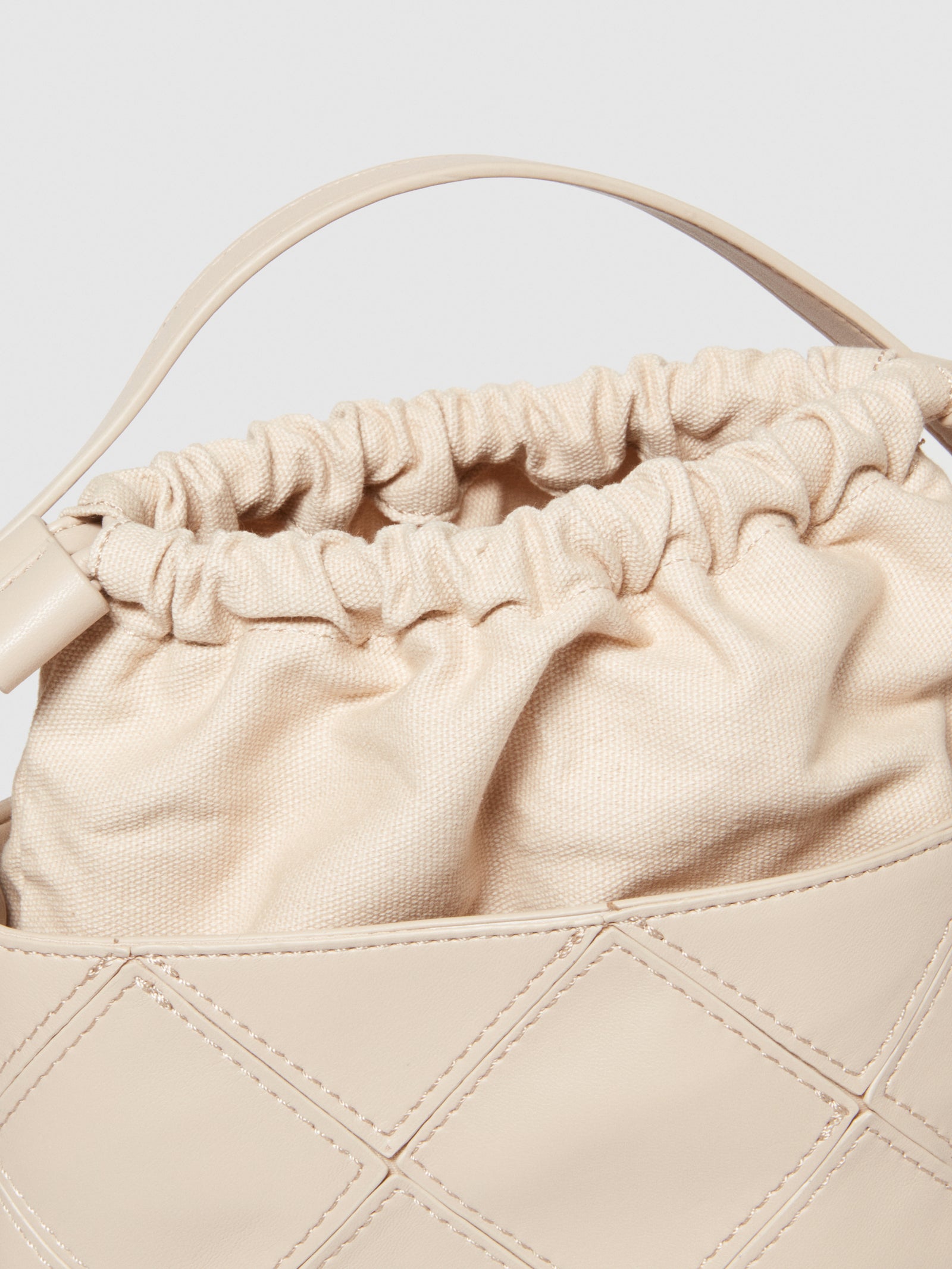 Bolso tipo cubo con efecto tejido da donna beige 3 | Sisley Outlet