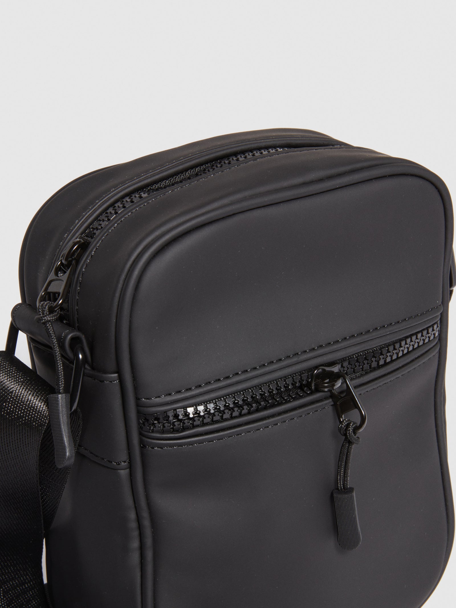 Tracolla tinta unita da uomo nero 3 | Sisley Outlet