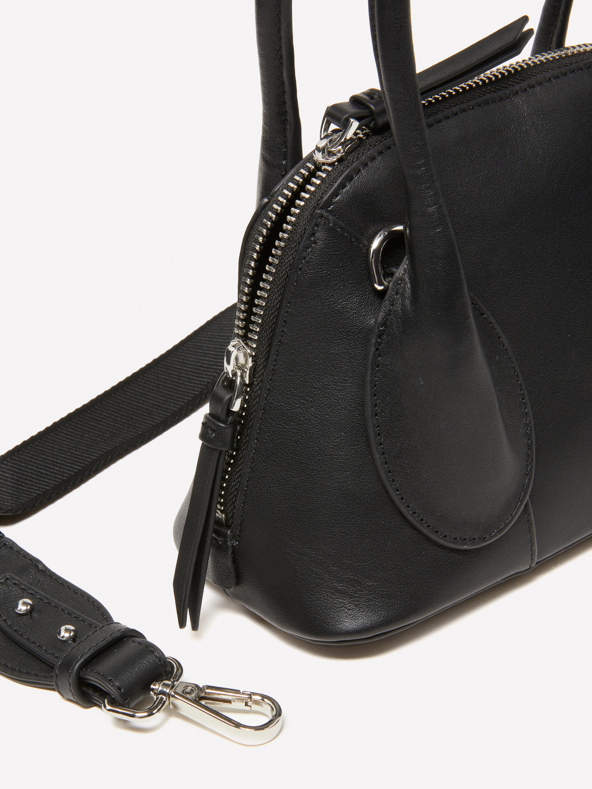 Bolso de piel con bandolera