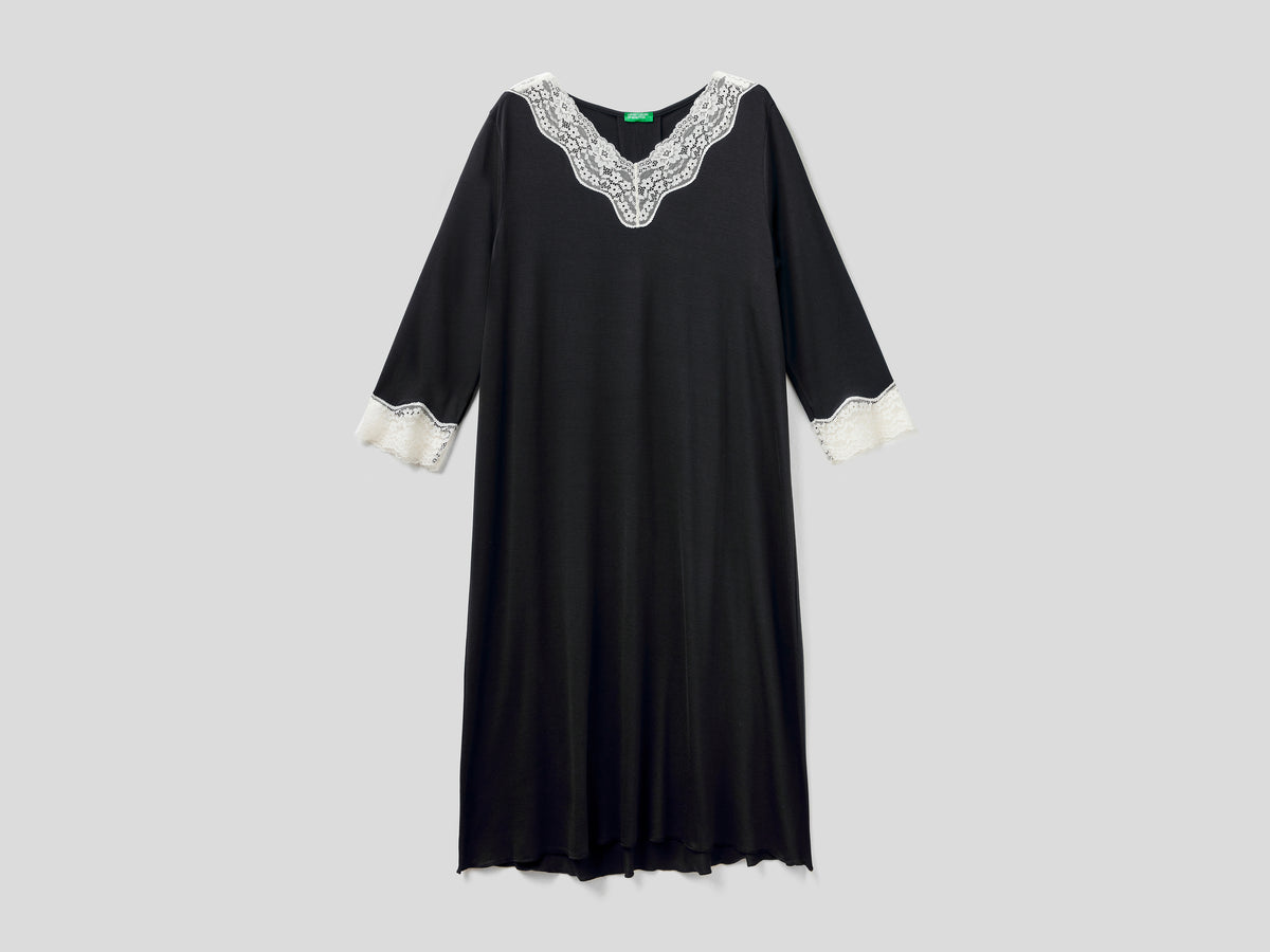 Camisón con detalles de encaje