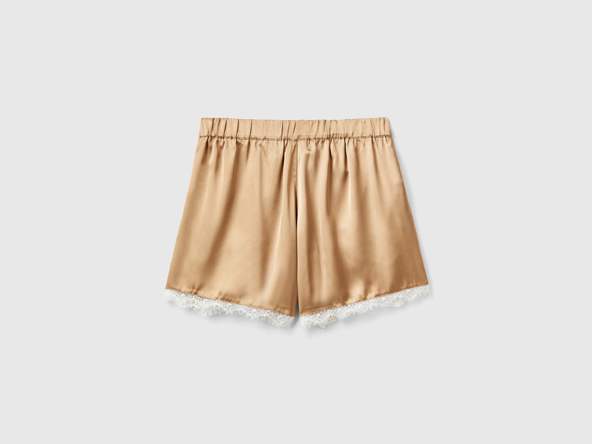 Shorts in satin