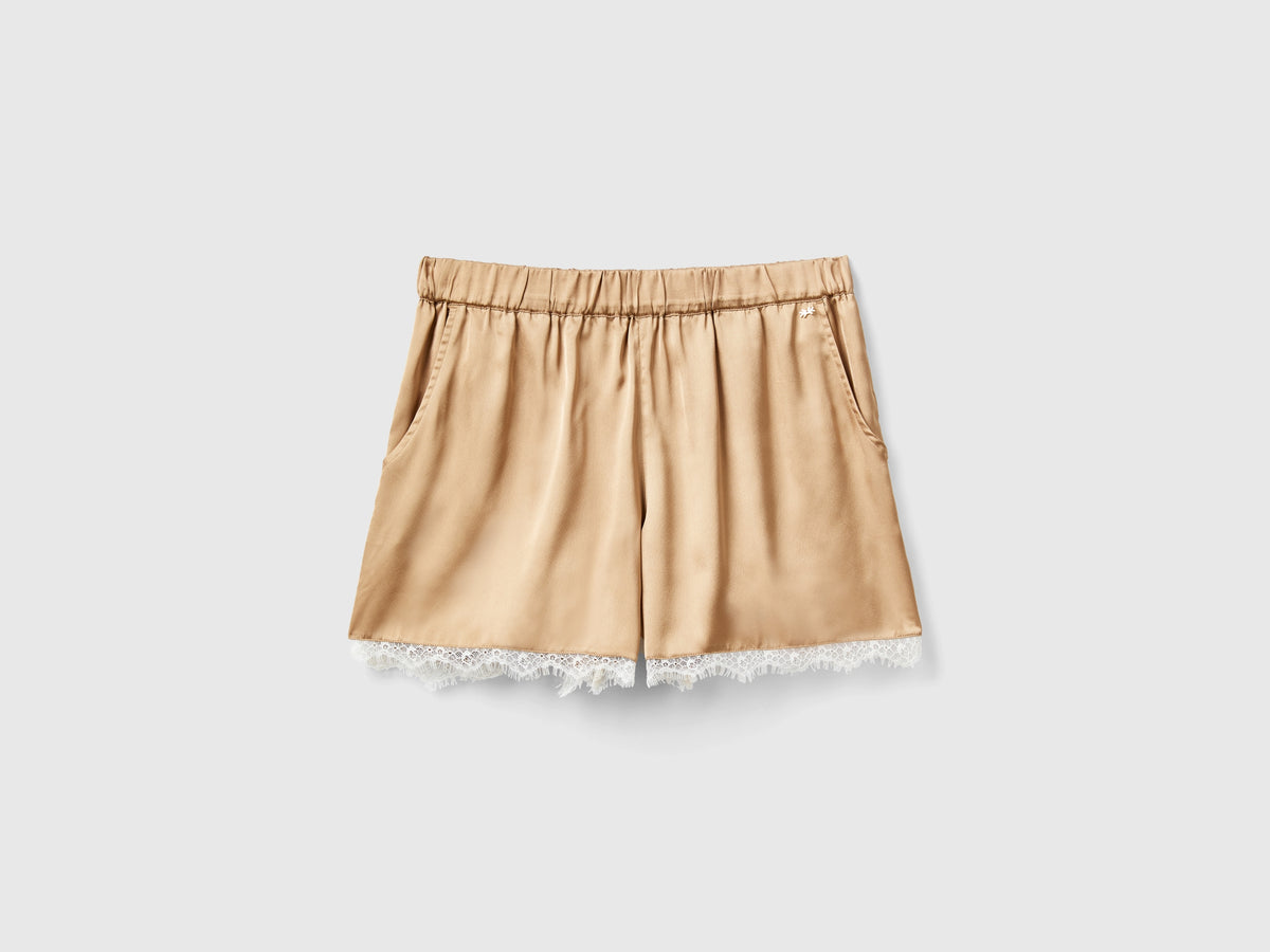 Shorts in satin