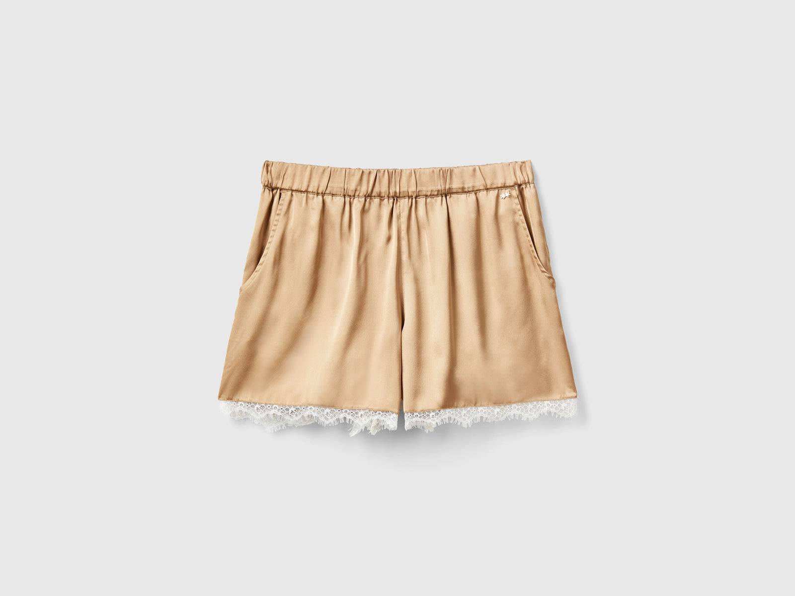 Shorts in satin da donna cammello | Benetton Outlet