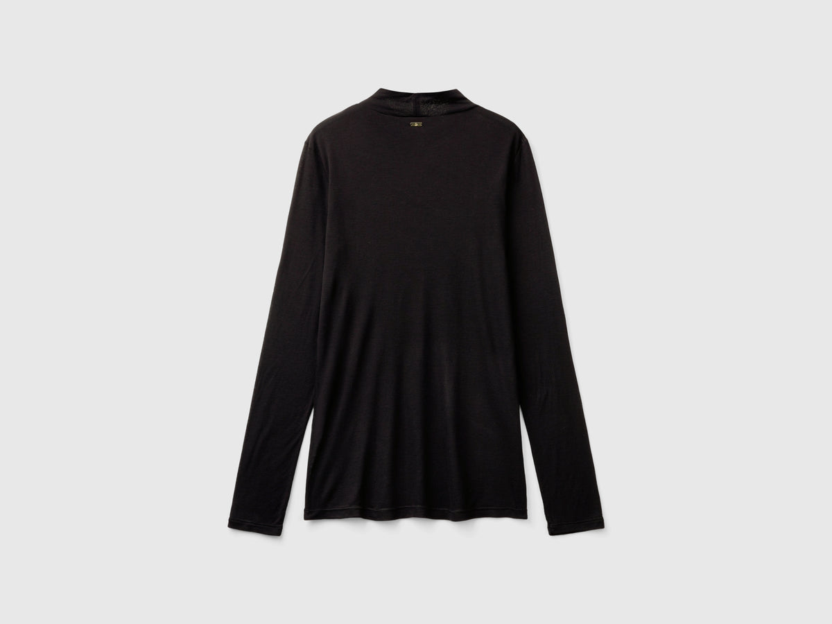 T-shirt dolcevita in misto viscosa e lana