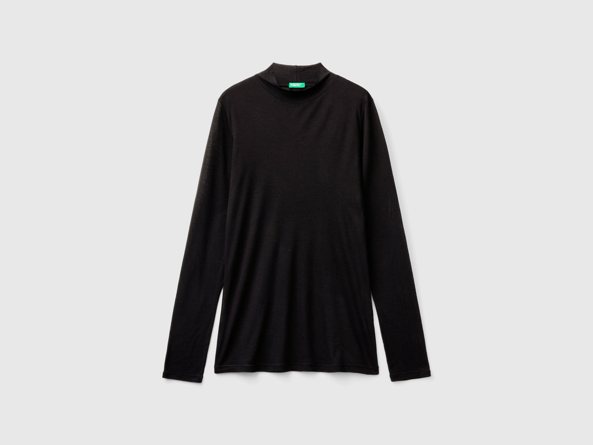 T-shirt dolcevita in misto viscosa e lana