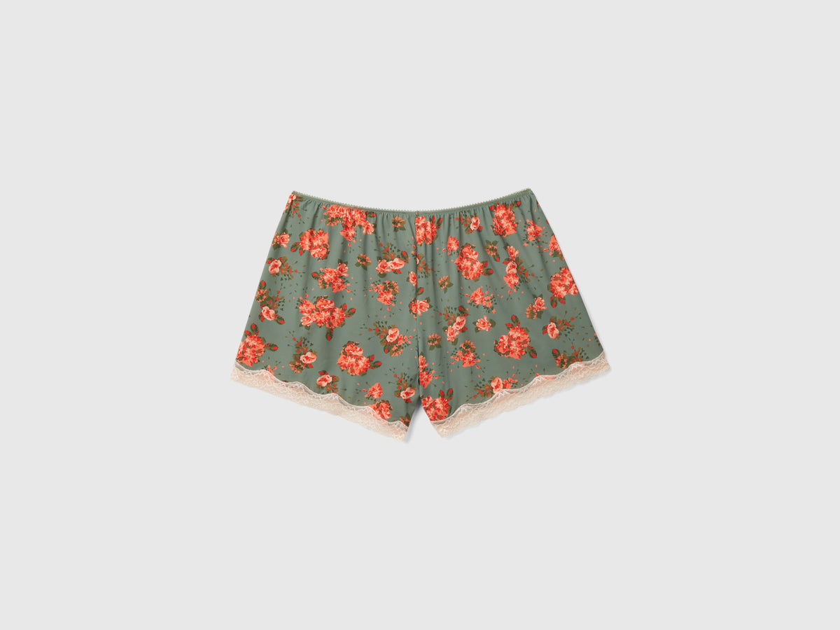 Shorts in charmeuse con stampa fiori