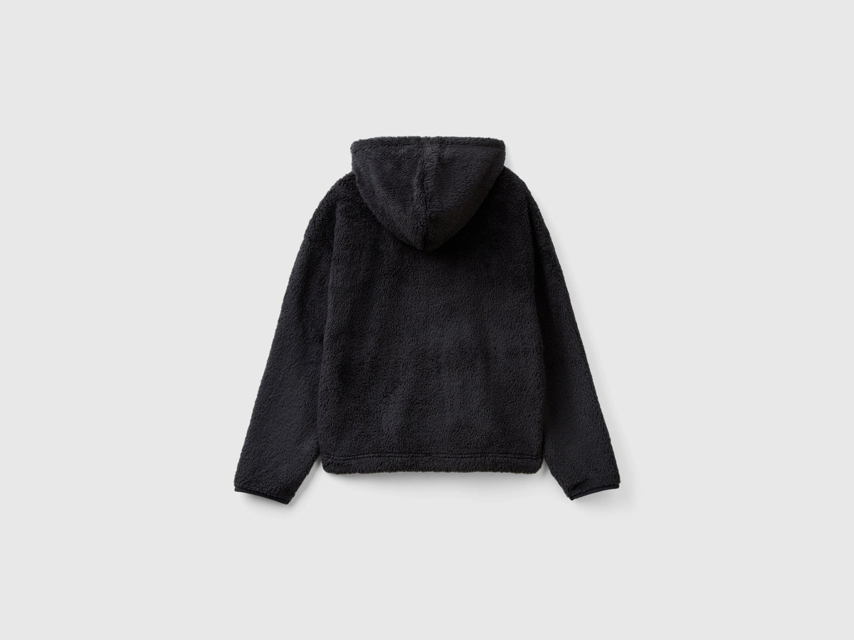 Maglia con cappuccio in pelliccia sintetica