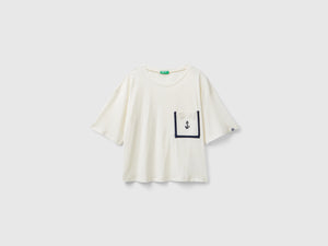 T-shirt boxy fit con taschino