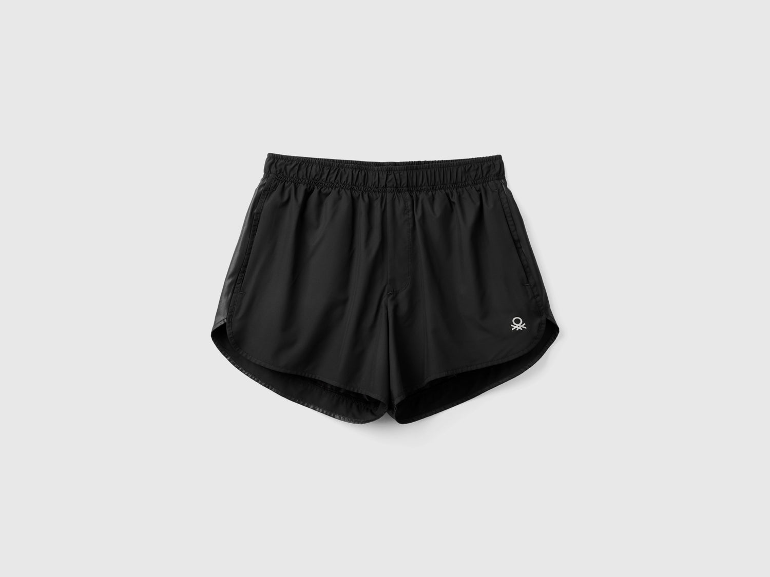 Shorts sportivi con tessuto riciclato da donna nero | Benetton Outlet
