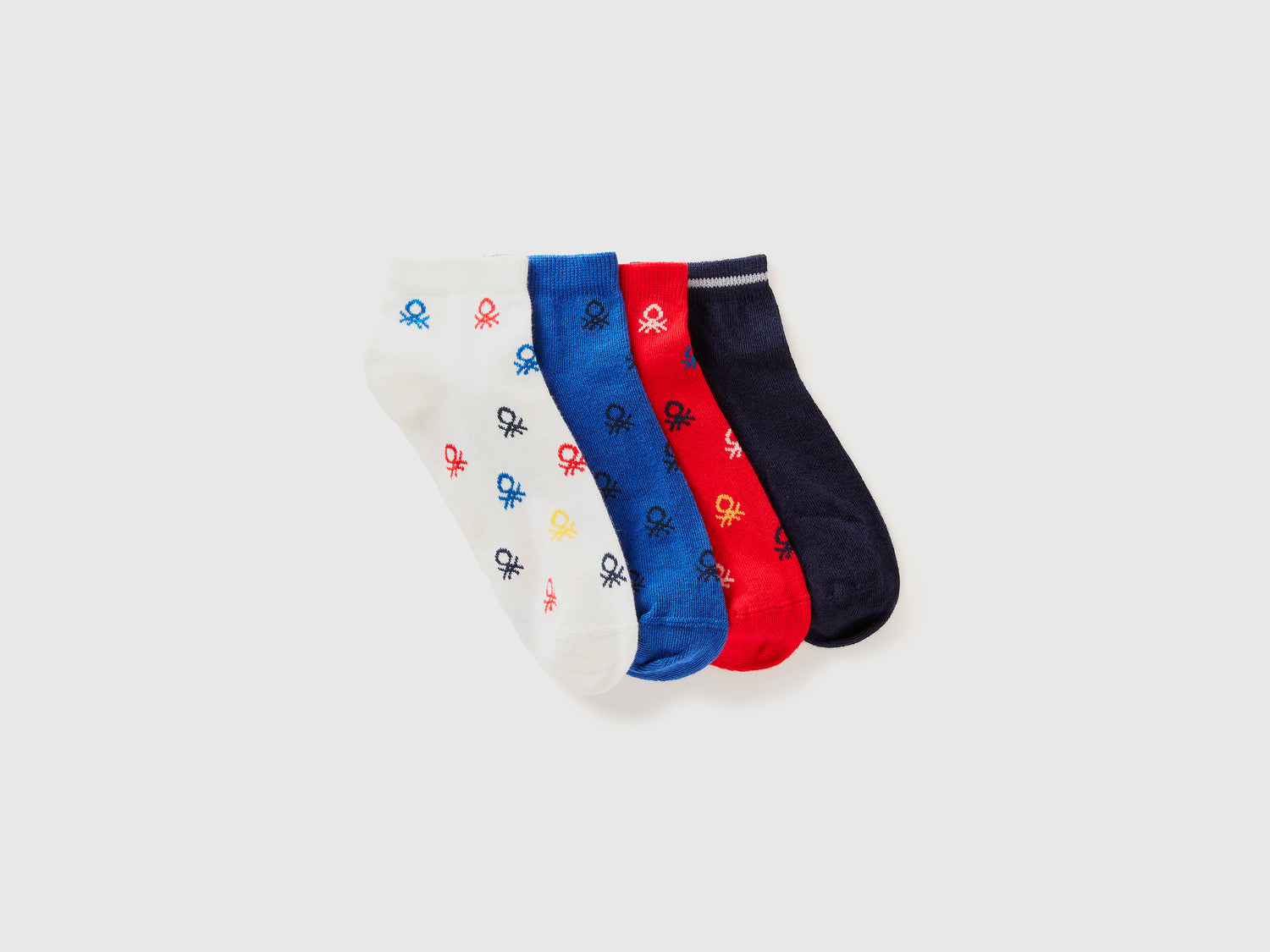 Quattro paia di calzini corti con loghi da bambino multi-color | Benetton Outlet