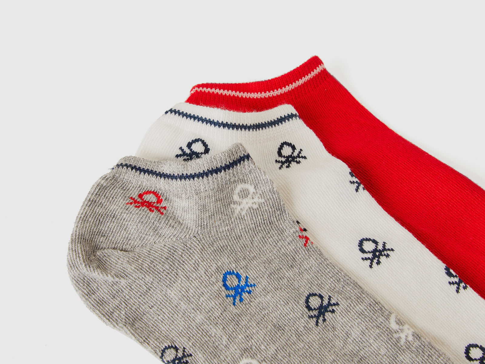 Tre paia di calzini corti con logo da uomo multi-color 2 | Benetton Outlet