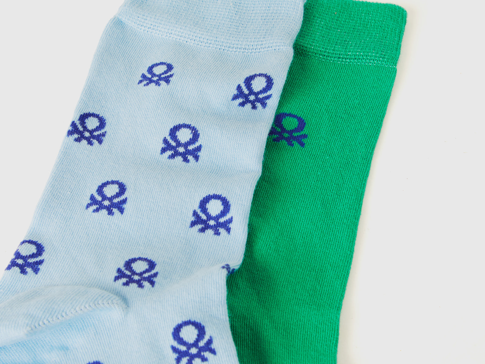 Due paia di calzini lunghi con loghi da uomo multi-color 2 | Benetton Outlet