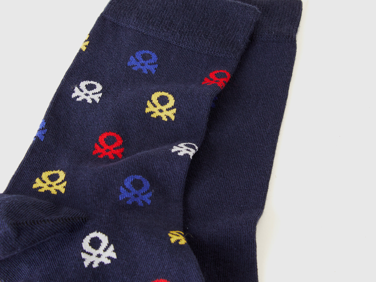Due paia di calzini lunghi con loghi da uomo blu scuro 2 | Benetton Outlet
