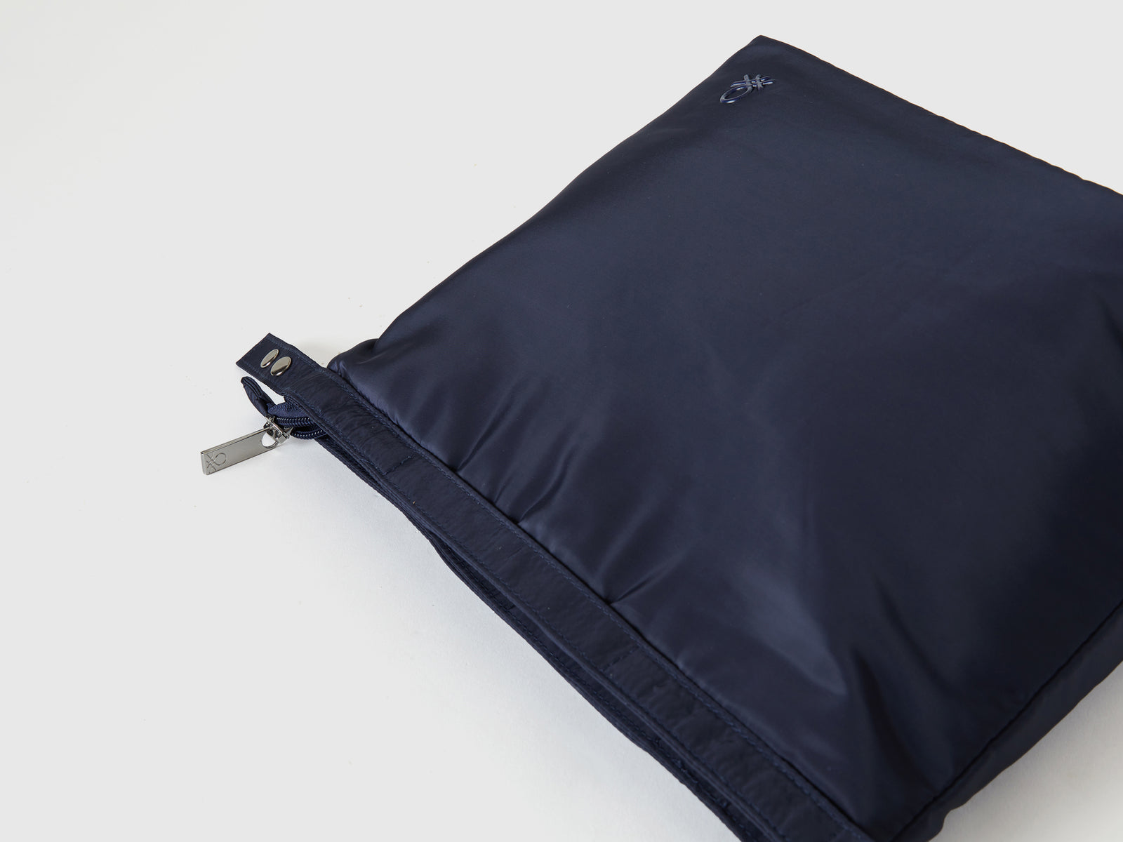 Beauty case da viaggio in nylon da donna blu scuro 3 | Benetton Outlet