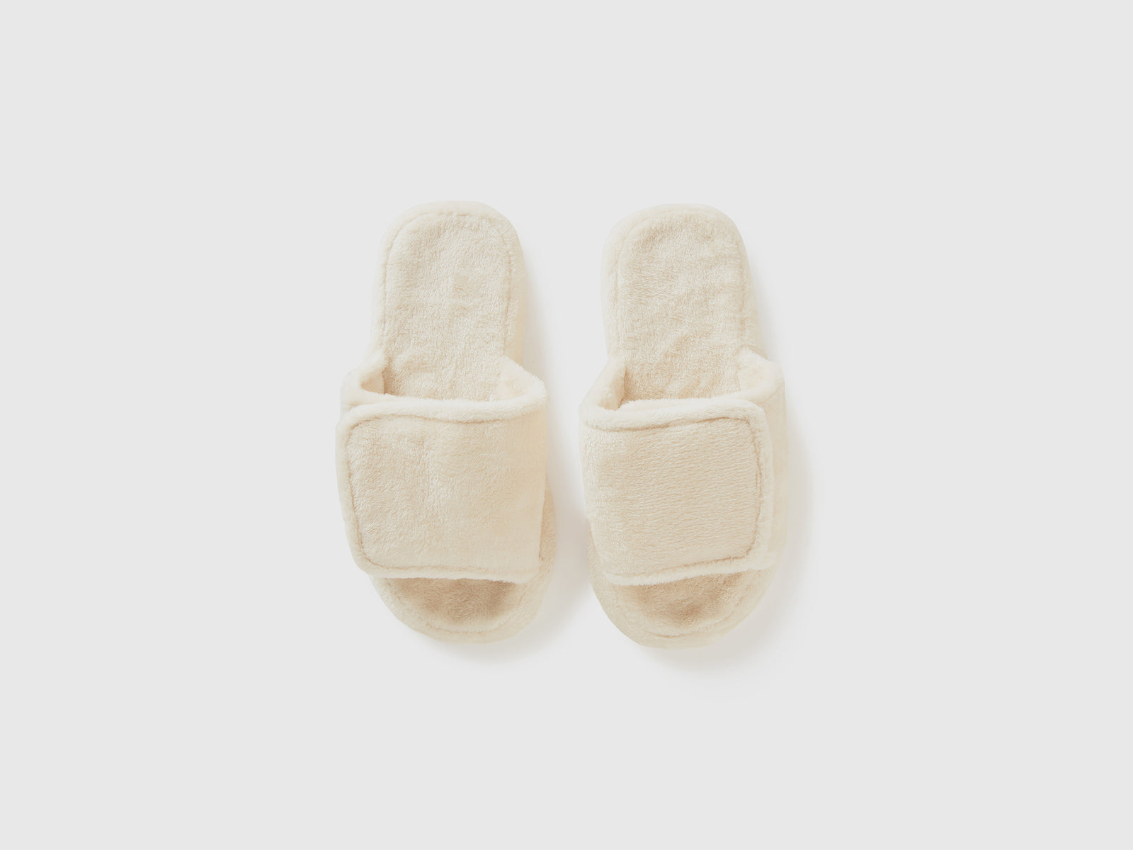 Pantofole in pelliccetta sintetica da donna bianco panna 4 | Benetton Outlet