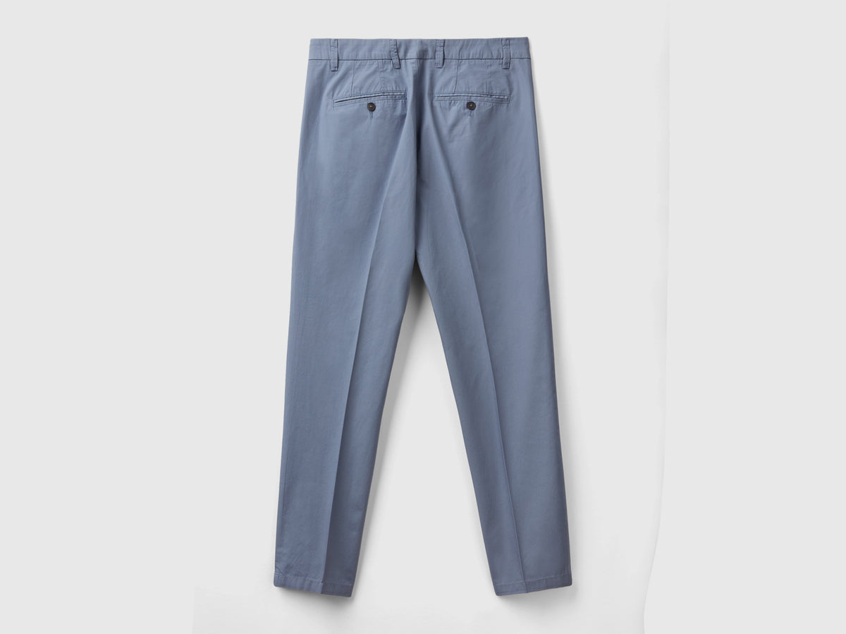 Pantalones chinos de corte entallado de algodón ligero
