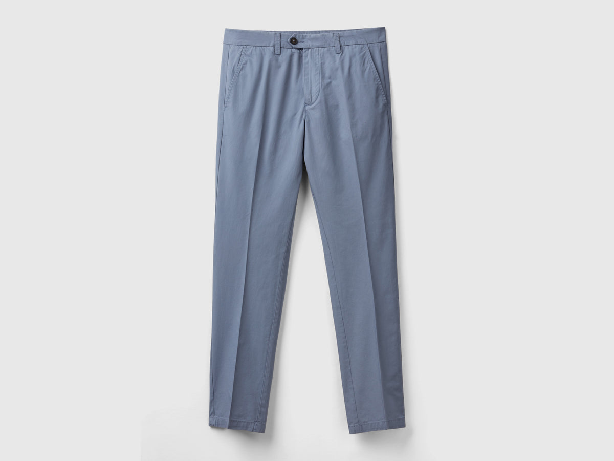 Pantalones chinos de corte entallado de algodón ligero