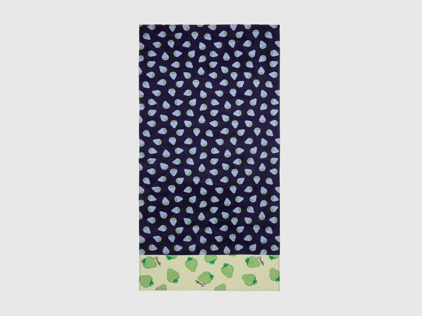 Telo mare con stampa fragole da uomo blu scuro | Benetton Outlet