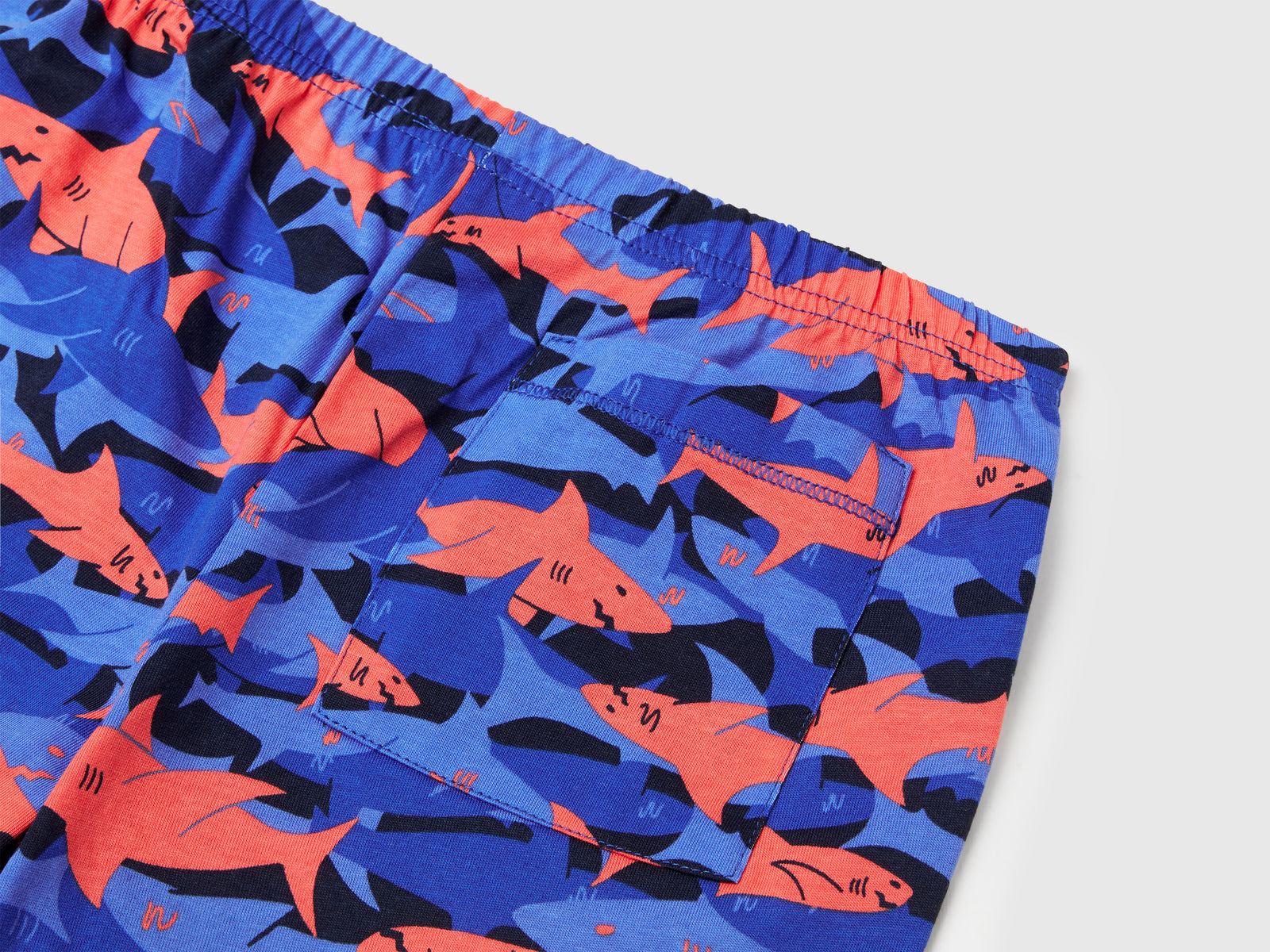 Pigiama con stampa squali da bambino blu scuro 3 | Benetton Outlet