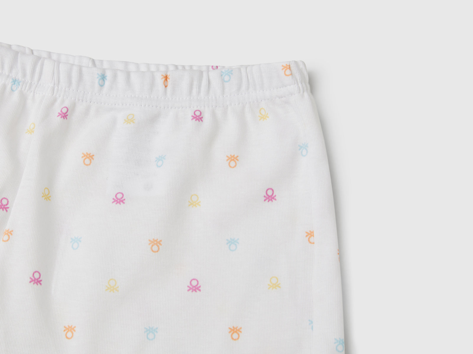 Pigiama con stampa loghi da bambina bianco 3 | Benetton Outlet