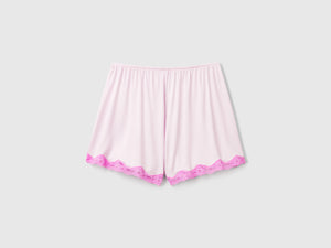 Shorts fluidi con pizzo